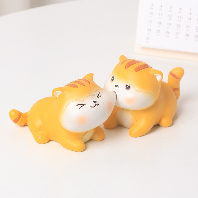 Two Peck Kiss Cats Figurine