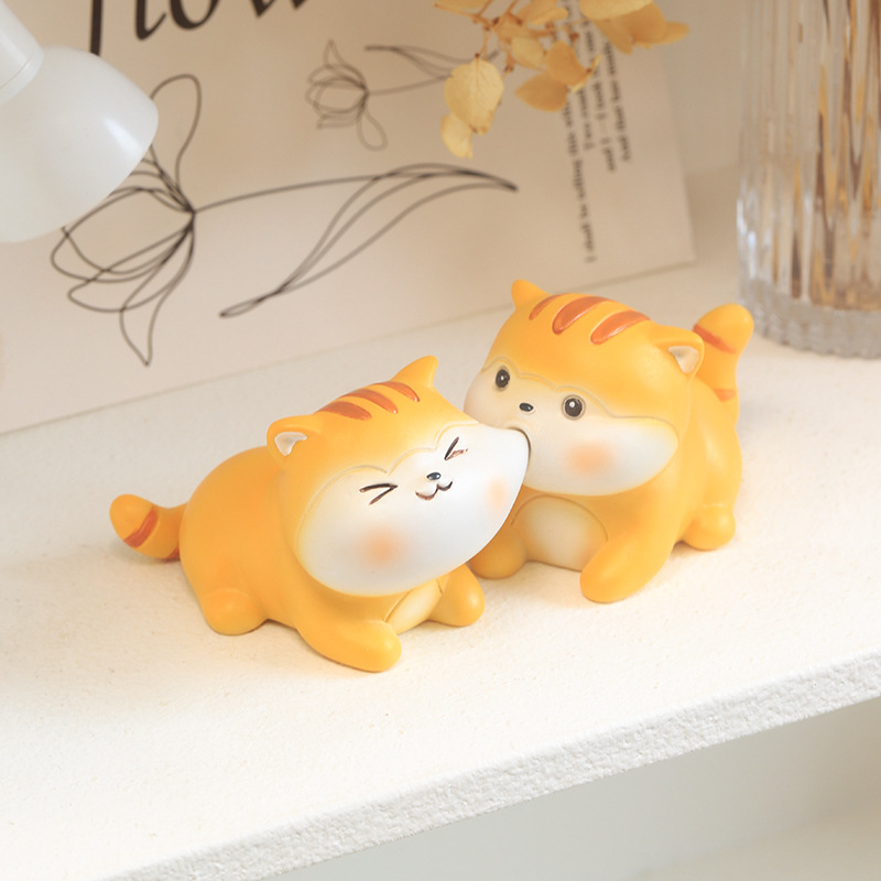 Two Peck Kiss Cats Figurine