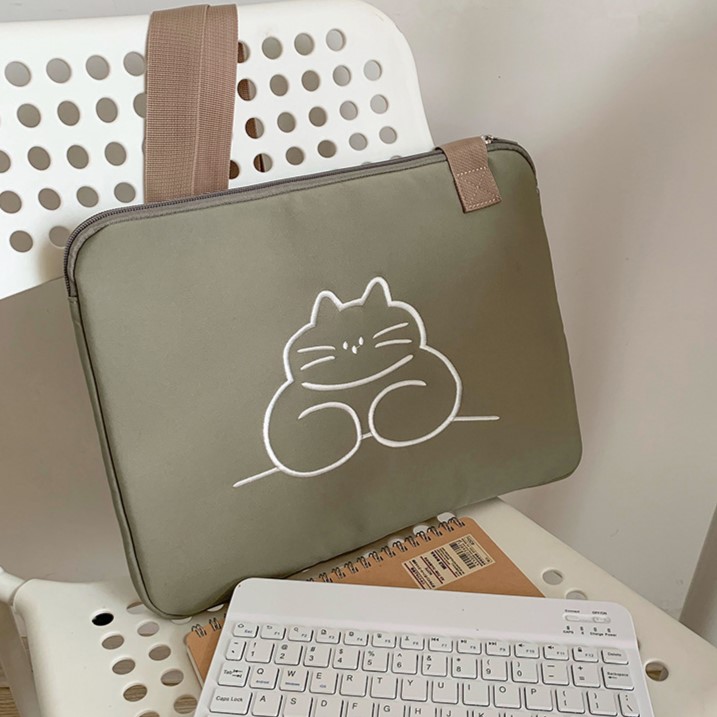 Tablet Laptop Embroidery Bag – Green Chubby Cat (with Strap)